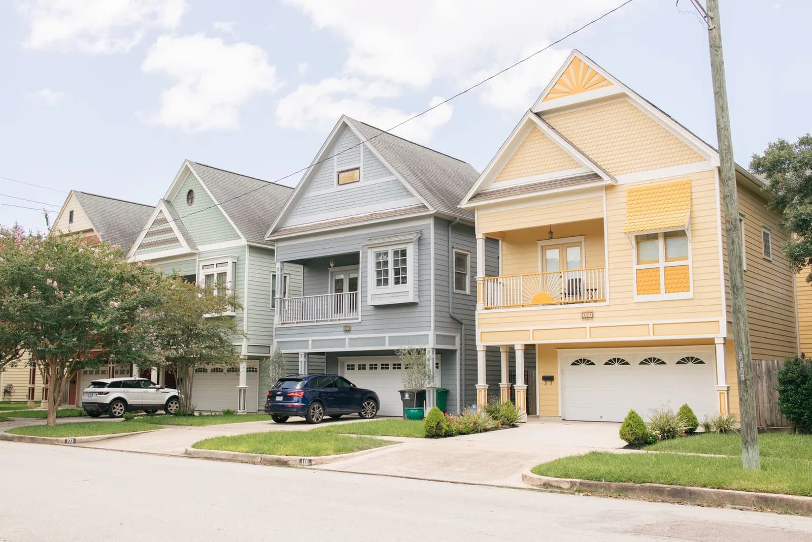Residential houses with front porches in Houston, Texas