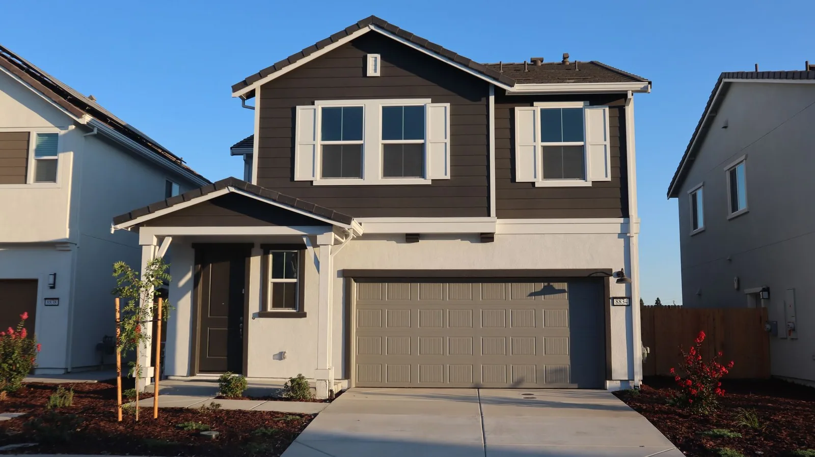 A detached home with a front lawn in Elk Grove, California